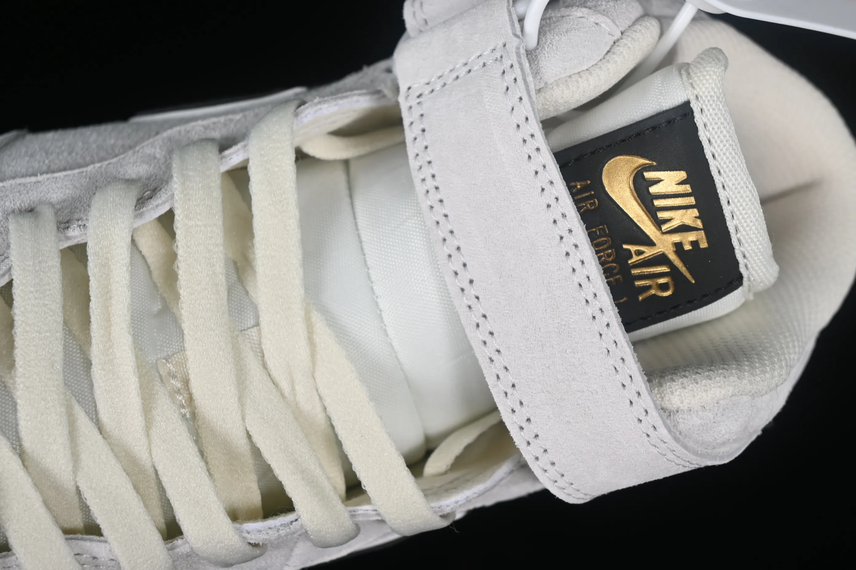 All categories Nk Air Force 1 Air Force series Nk Air Force 1 Mid Air Force mid-top Nk Air Force 1'07 Mid gray suede small hook Air Force One mid-top casual sneakers KG3031-011